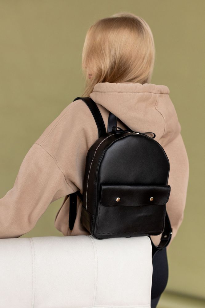 Стильний жіночий міні-рюкзак ручної роботи арт. 519 з натуральної шкіри з глянцевим ефектом чороного кольору  519_black_kaiser Boorbon