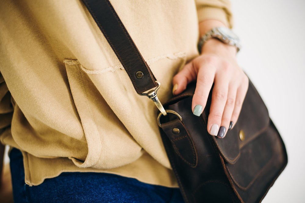 Минималистичная женская сумка через плечо арт. 609b из натуральной винтажной кожи коричневого цвета 609b_bordo Boorbon