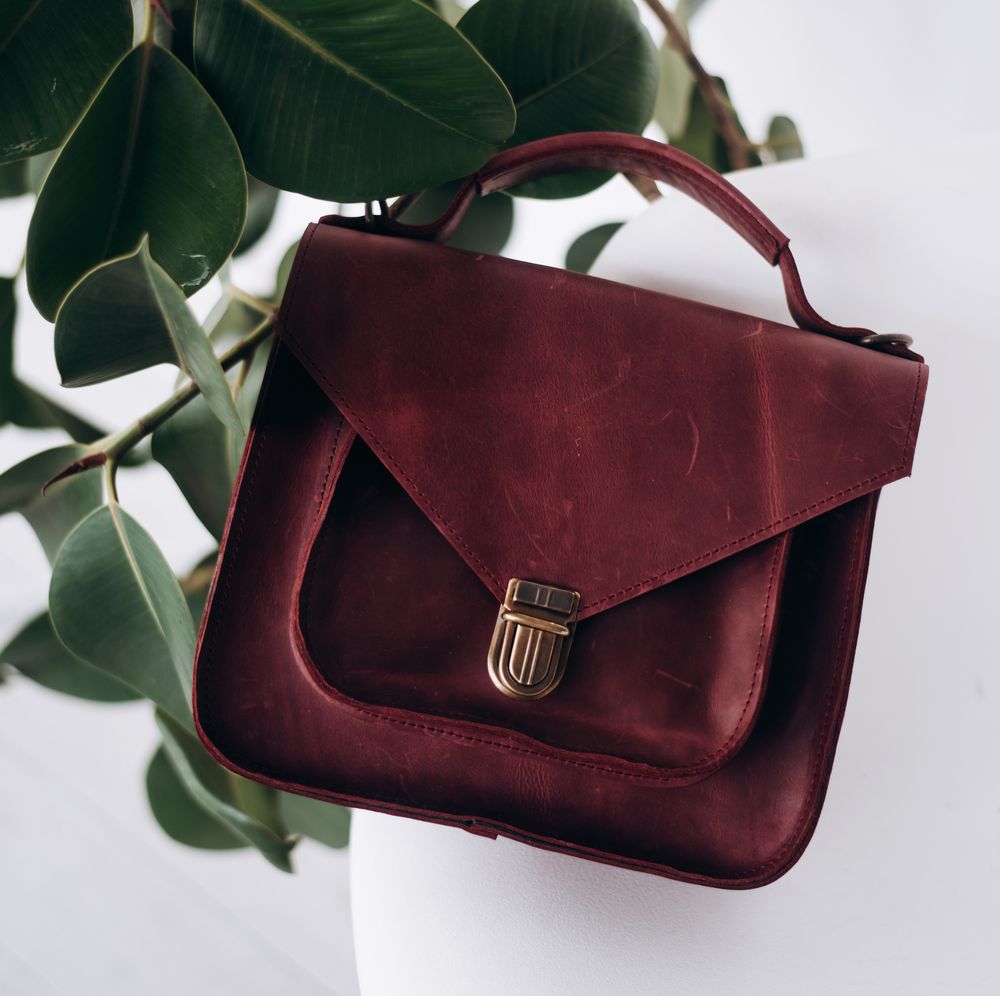 Женская деловая сумка арт. 640 ручной работы из винтажной натуральной кожи бордового цвета 640_brown_crzhh Boorbon