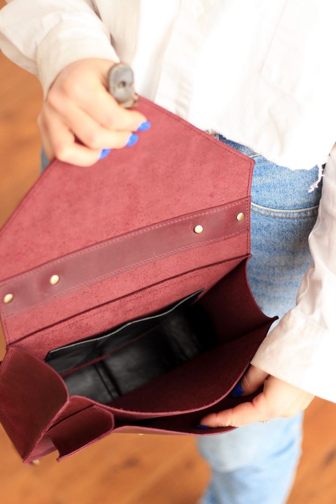 Женская деловая сумка арт. 640 ручной работы из винтажной натуральной кожи бордового цвета 640_brown_crzhh Boorbon