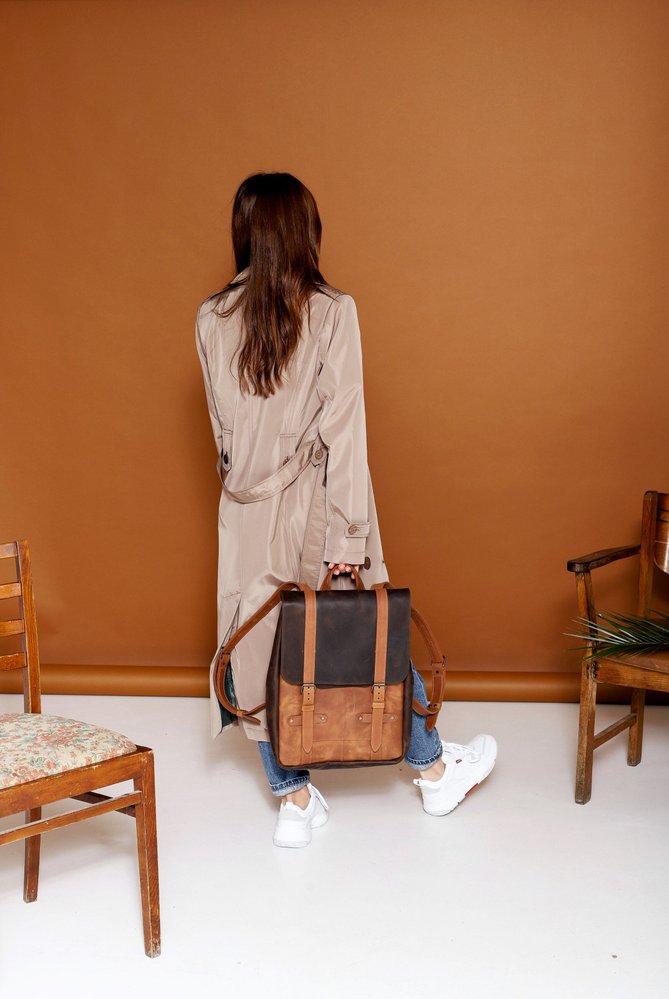 Вместительный женский городской рюкзак ручной работы арт. 501 из натуральной винтажной кожи коньячного цвета 501_cogn_crazy Boorbon