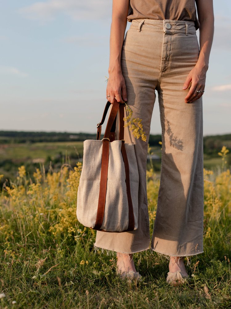 Жіночий парусиновий рюкзак ручної роботи арт. PB001 з елементами з натуральної вінтажної шкіри коньячного кольору pb001_cogn_crzh Boorbon