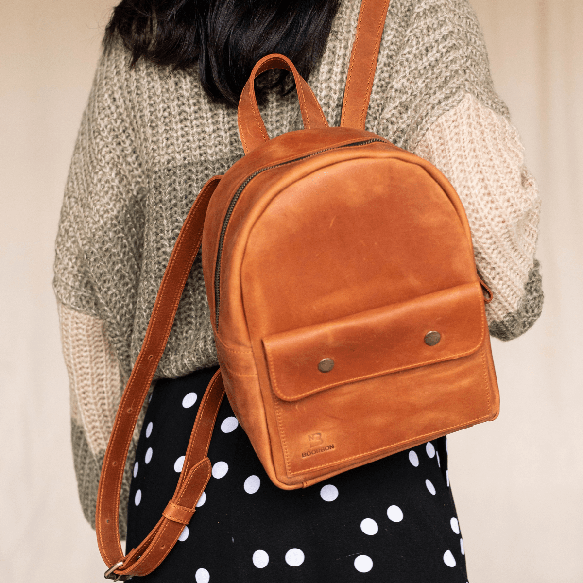 Стильный женский мини-рюкзак ручной работы арт. 519 коньячного цвета из .