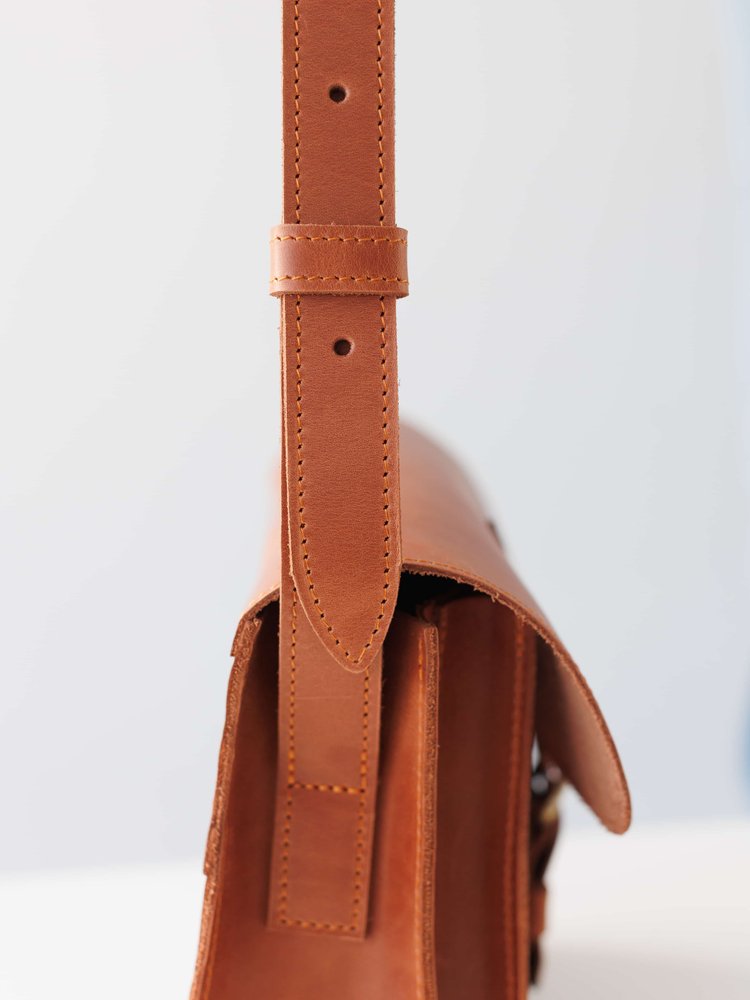 Винтажная женская сумка через плечо арт. 633 ручной работы из натуральной кожи коньячного цвета 633_blue Boorbon