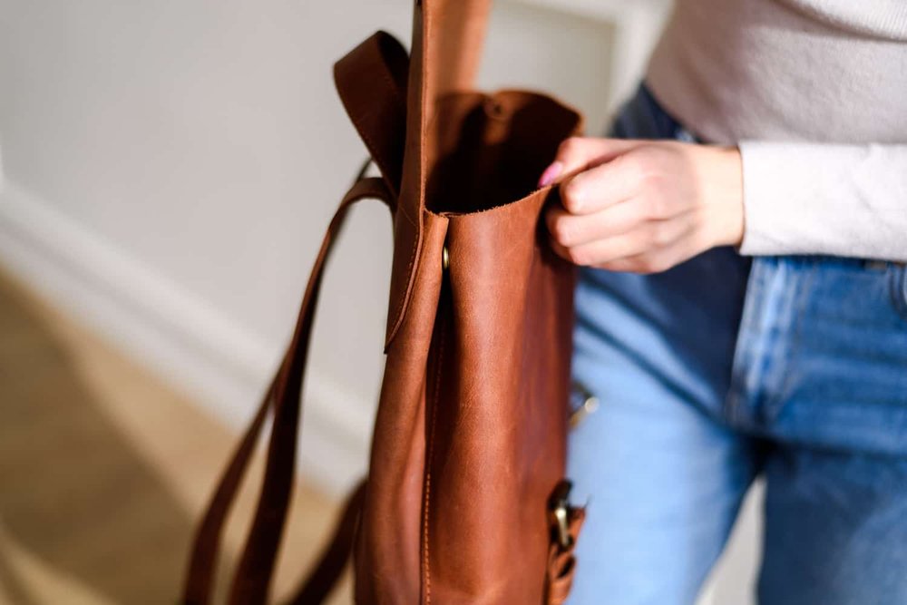 Универсальный женский рюкзак ручной работы арт. 507 из натуральной винтажной кожи коньячного цвета
