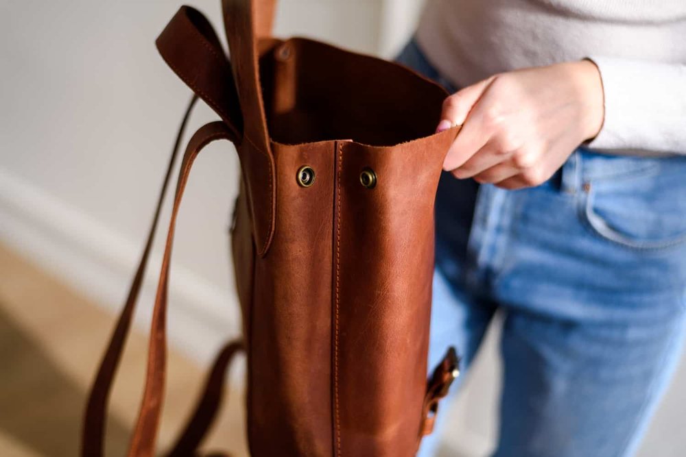 Універсальний жіночий рюкзак ручної роботи арт. 507 з натуральної вінтажної шкіри коньячного кольору