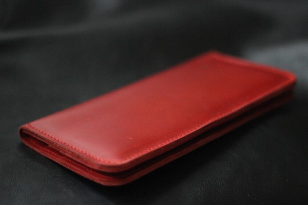 Просте і зручне портмоне ручної роботи арт. 206 червоного кольору з натуральної шкіри з легким глянцевим ефектом 206_red Boorbon