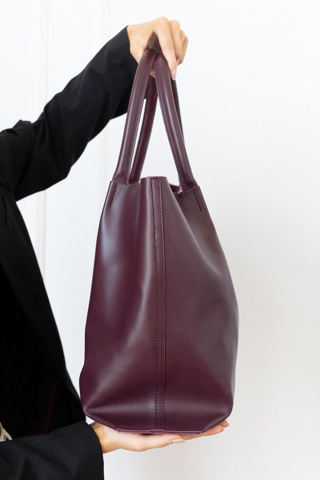 Об'ємна сумка шоппер арт. Sierra L бордового кольору із натуральної шкіри з легким глянцевим ефектом Sierra_cappuccino_kaiser Boorbon