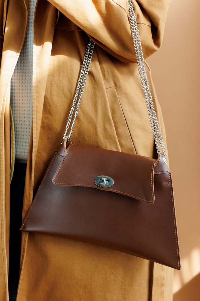 Женская сумка арт. Trapeziya из натуральной кожи с легким матовым эффектом коньячного цвета