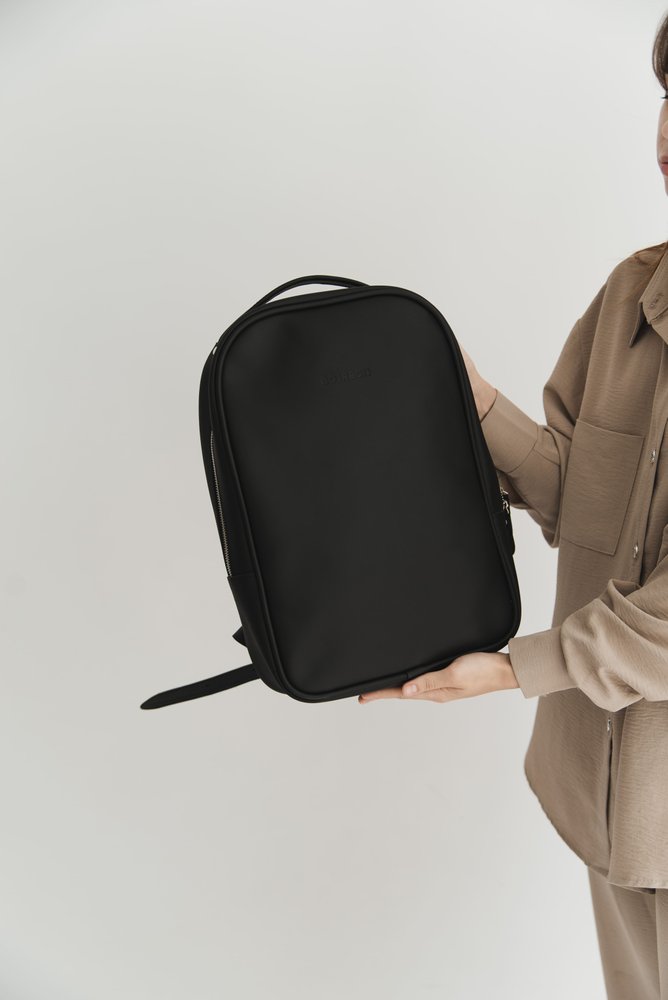 Стильный минималистичный рюкзак арт. Well ручной работы из натуральной полуматовой кожи черного цвета Well_black Boorbon