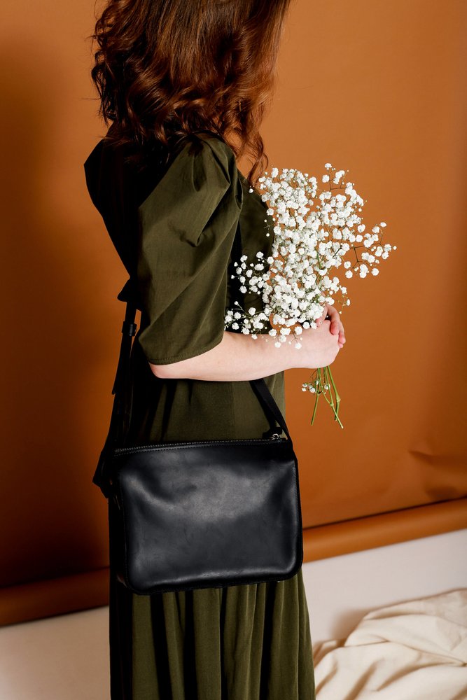 Універсальна жіноча сумка в мінімалістичному стилі арт. 627 ручної роботи з вінтажної натуральної шкіри чорного кольору 627_bordo Boorbon