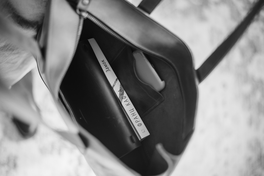 Вместительная женская сумка шоппер арт. 603i черного цвета из натуральной кожи с легким матовым эффектом 603i_black_crzhh Boorbon