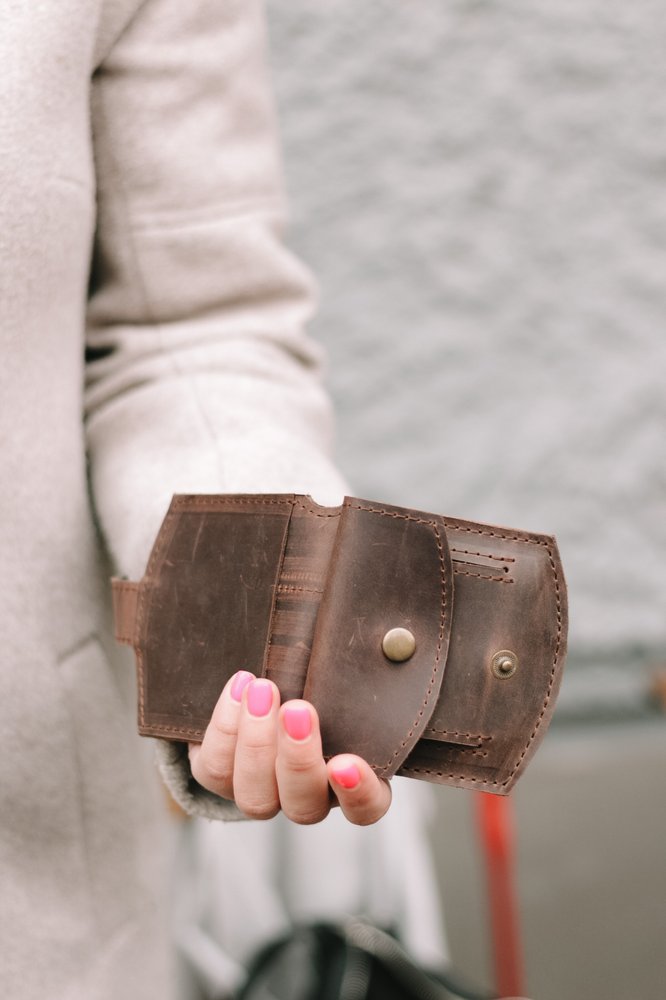 Мініатюрний гаманець ручної роботи арт. 107 коричневого кольору із натуральної винтажної шкіри 107_fist Boorbon