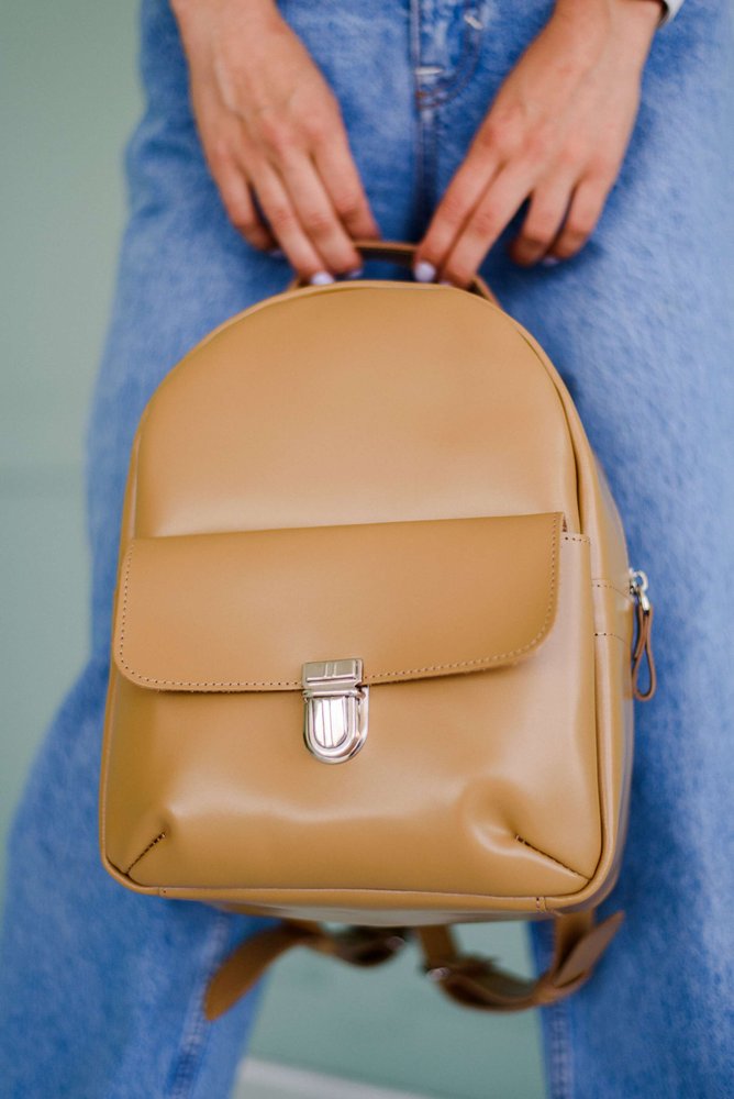 Жіночий міні-рюкзак ручної роботи арт.520 з натуральної шкіри з легким глянцевим ефектом лавандового кольору