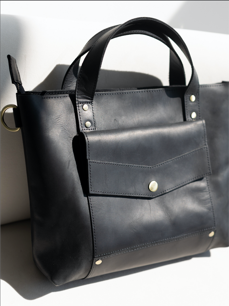 Классическая вместительная женская сумка арт. 650 ручной работы из натуральной кожи черного цвета 650_black Boorbon