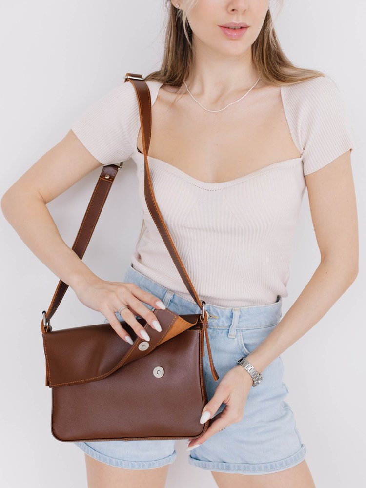 Стильна мінімалістичниа жіноча сумка арт. Soho з натуральної напівматової шкіри коньячного кольору Soho_cognk_krast Boorbon