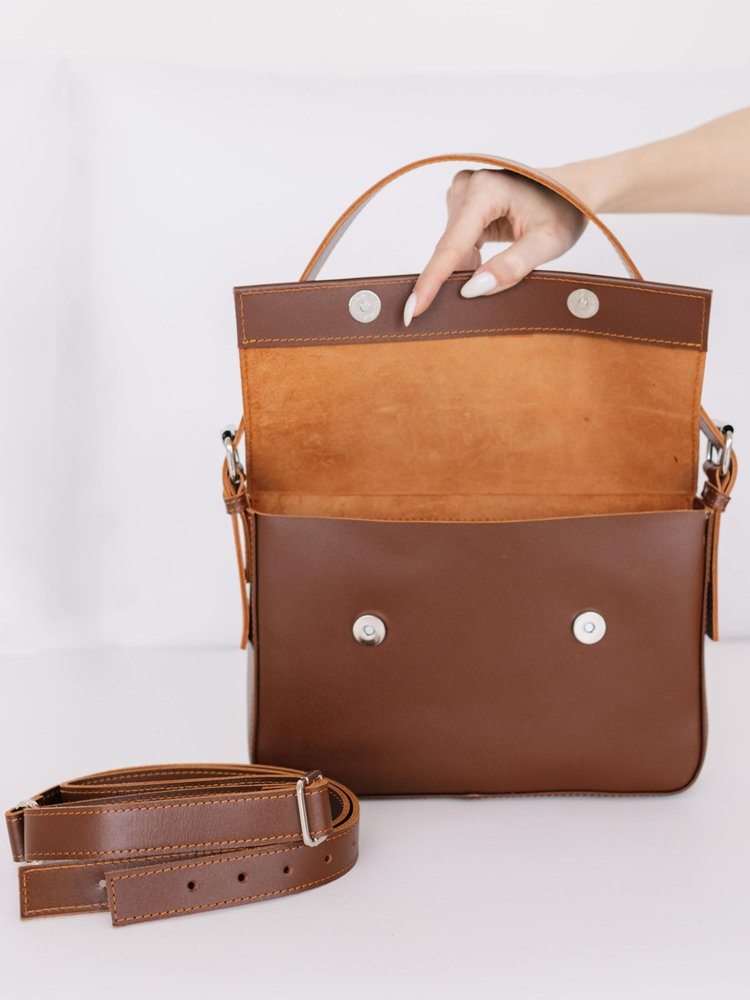 Стильна мінімалістичниа жіноча сумка арт. Soho з натуральної напівматової шкіри коньячного кольору Soho_cognk_krast Boorbon