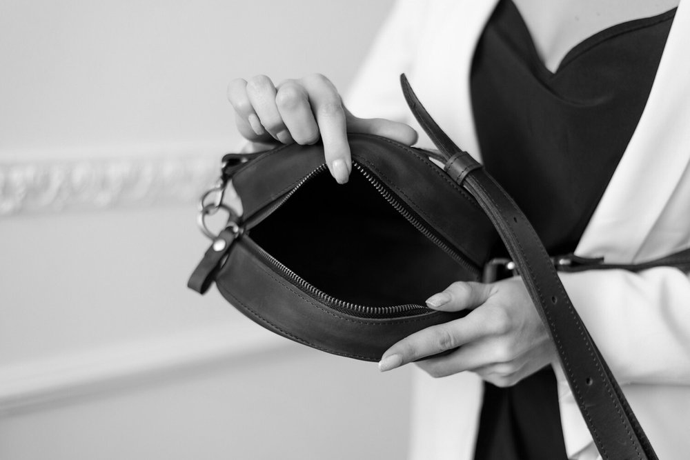 Кругла жіноча сумка через плече арт. 630 ручної роботи з натуральної напівматової шкіри кольору хакі