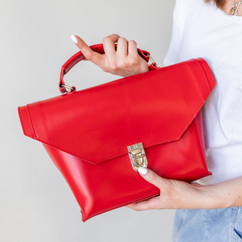 Стильна жіноча сумка незвичайної форми арт. Z003 ручної роботи з натуральної шкіри з легким глянцевим ефектом червоного кольору z003_black Boorbon