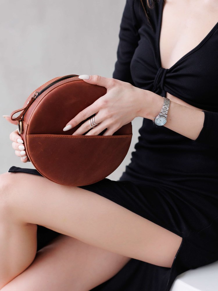 Кругла жіноча сумка через плече арт. 630 ручної роботи з натуральної шкіри коньячного кольору 630_haki Boorbon