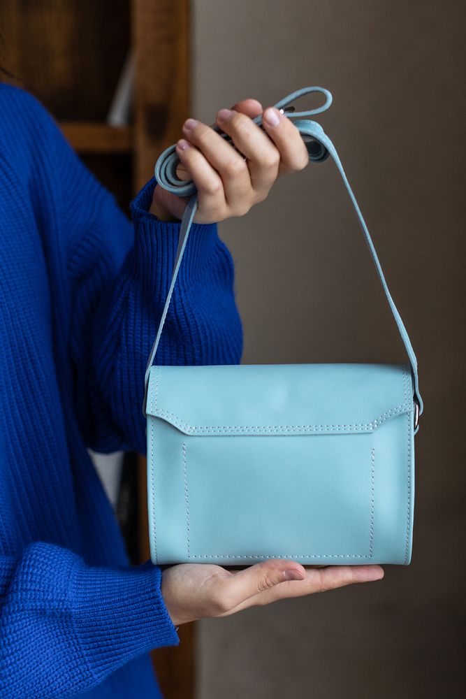 Мініатюрна сумка арт. Lilu із натуральної шкіри із легким глянцевим ефектом блакитного кольору Lilu_capuccino_kaiser Boorbon