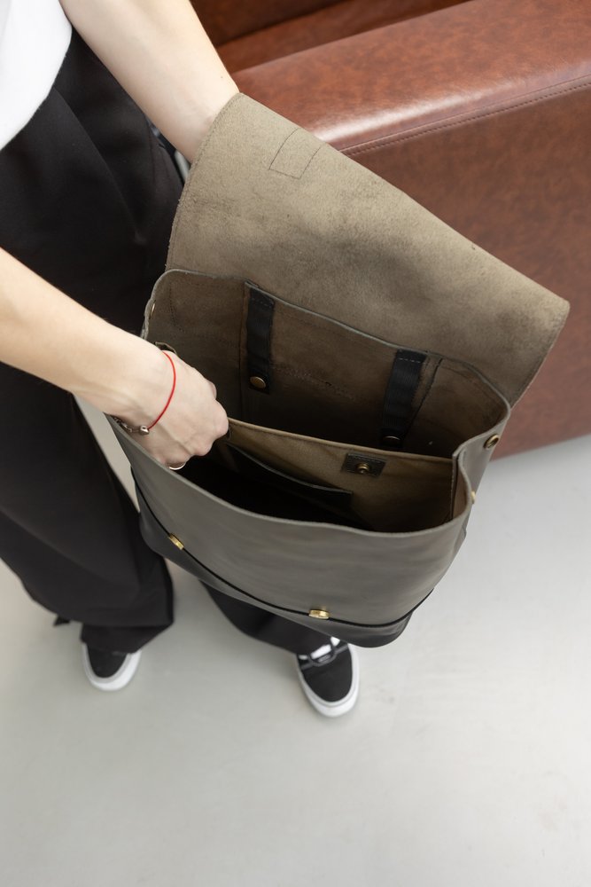 Универсальный женский рюкзак ручной работы арт. 507 из натуральной винтажной кожи серого цвета 507_brown_crh Boorbon