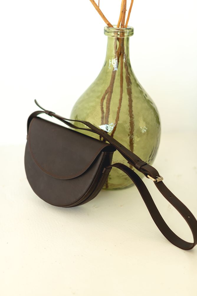 Елегантна жіноча сумка арт. 631 із натуральної вінтажної шкіри коричневого кольору 631_black Boorbon