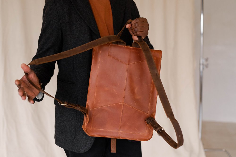 Стильный городской мужской рюкзак ручной работы арт. Francis коньячного цвета из натуральной винтажной кожи