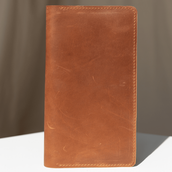 Практичное мужское портмоне на кнопке арт. 226 ручной работы из натуральной винтажной кожи коньячного цвета