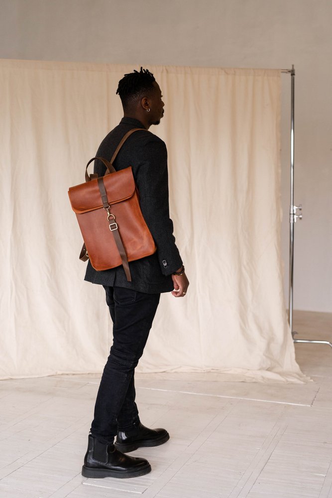 Стильний міський чоловічий рюкзак ручної роботи арт. Francis коньячного кольору з натуральної вінтажної шкіри Francis_cogn Boorbon