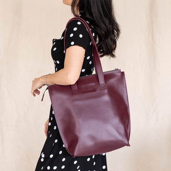 Универсальная женская сумка шоппер арт. Romy ручной работы из бордовой натуральной кожи с эффектом легкого глянца