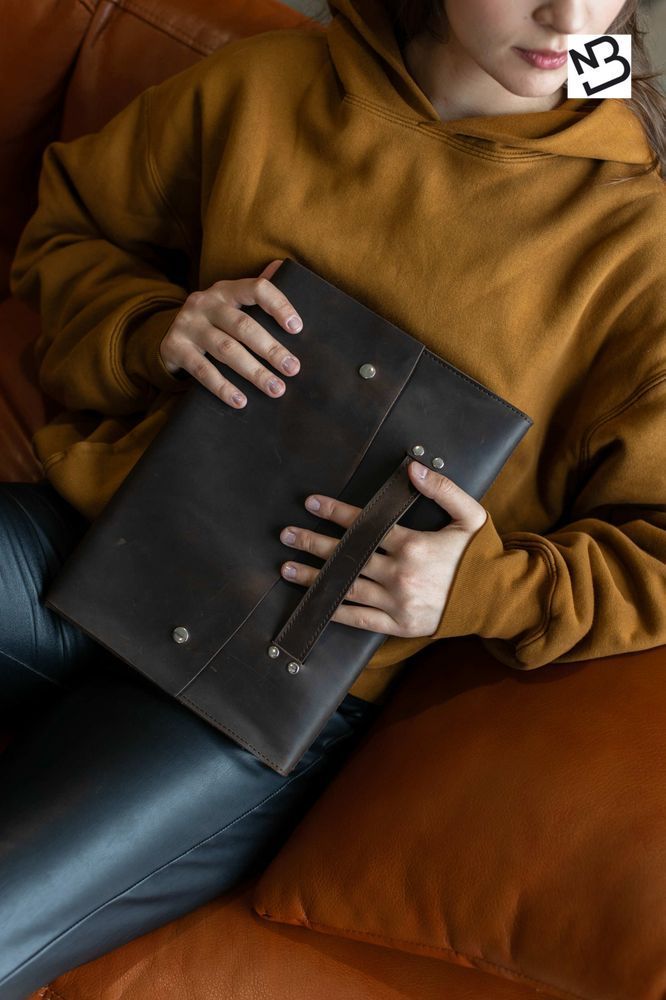 Чохол для MacBook 11" ручної роботи арт. Safer із натуральної шкіри з вінтажним ефектом коричневого кольору Safer_brown_crz &mdash; фото | Boorbon