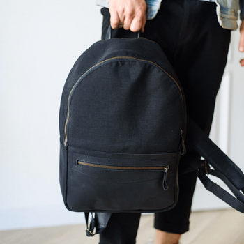 Повсякденний і місткий чоловічий рюкзак ручної роботи арт. Kuga з натуральної вінтажної шкіри чорного кольору