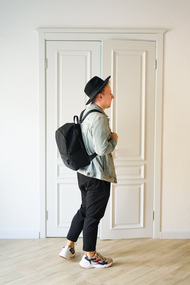 Повсякденний і місткий чоловічий рюкзак ручної роботи арт. Kuga з натуральної вінтажної шкіри чорного кольору kuga_black Boorbon