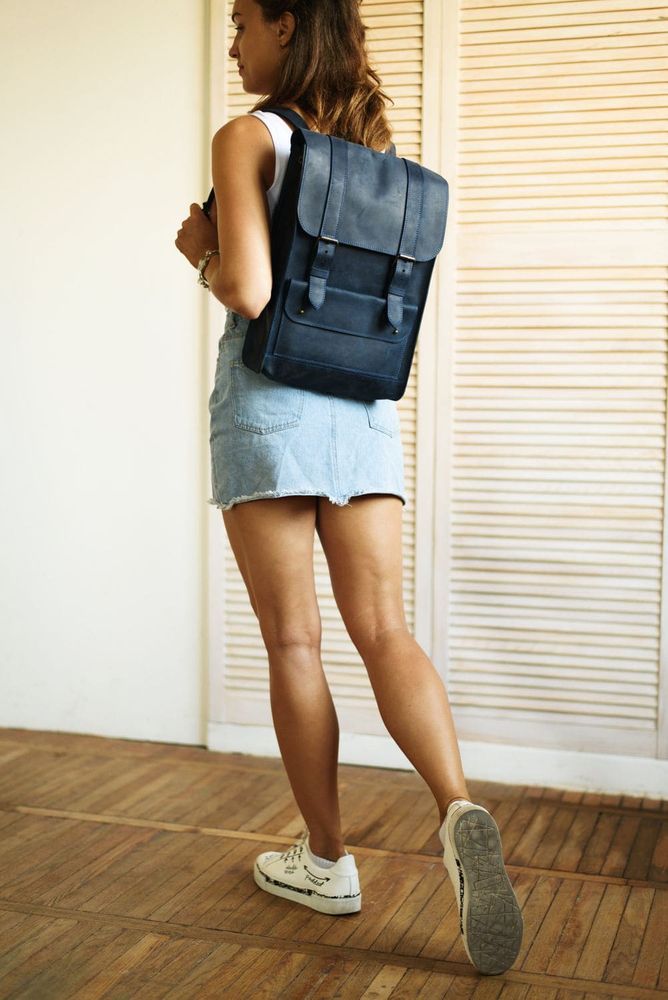 Вместительный женский рюкзак ручной работы арт. 510 из натуральной винтажной кожи синего цвета 510_bordo Boorbon