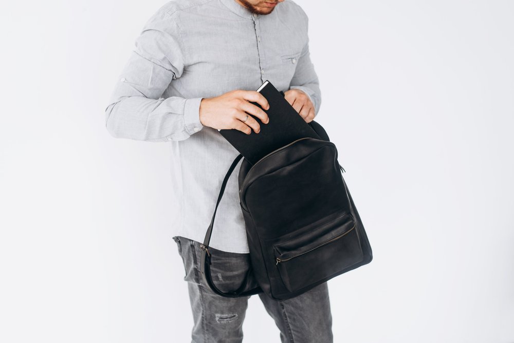 Мужской городской рюкзак ручной работы арт. 511 из натуральной винтажной кожи черного цвета 511_bordo Boorbon