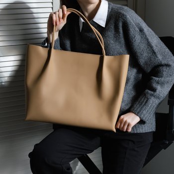 Об'ємна сумка шоппер арт. Sierra L кольору капучино із натуральної шкіри з легким глянцевим ефектом