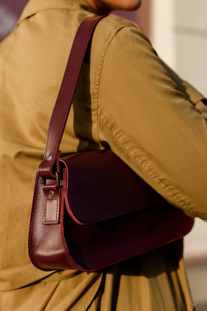 Женская сумка багет арт. 651 ручной работы из бордовой кожи с легким глянцем 651_brd Boorbon
