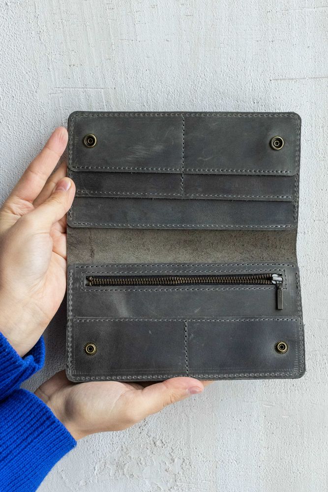 Практичное мужское портмоне на кнопке арт. 226 ручной работы из натуральной винтажной кожи серого цвета 226_grey_crzh Boorbon