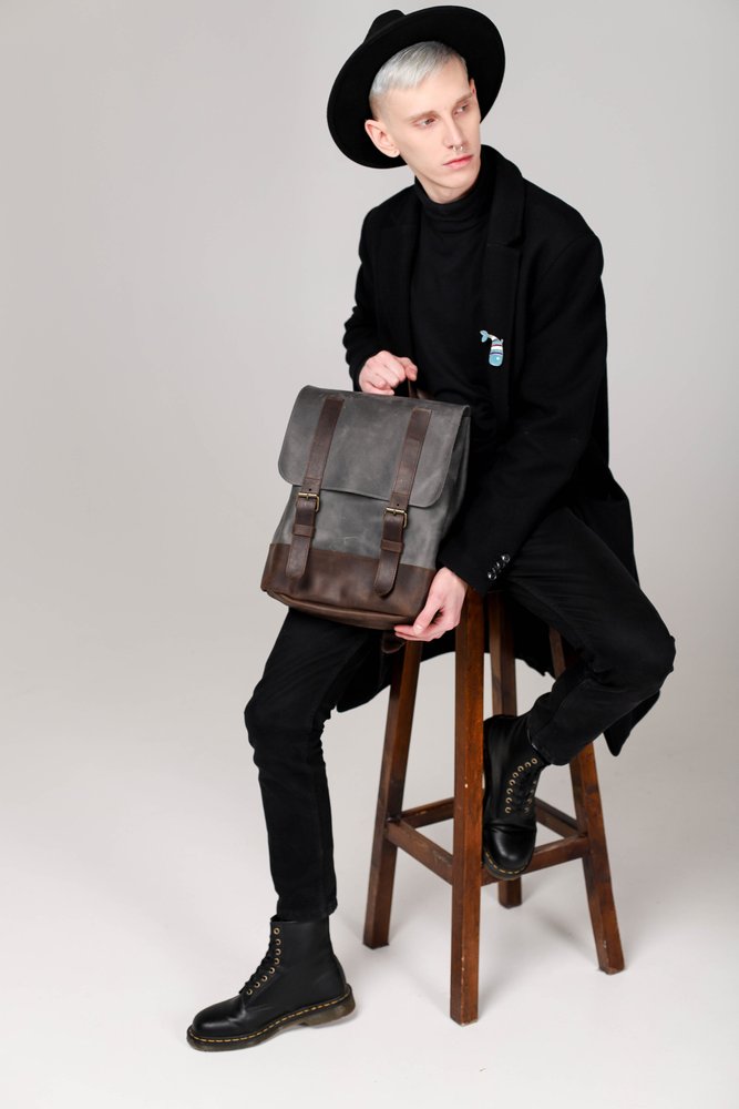 Універсальний чоловічий рюкзак ручної роботи арт. 507 з натуральної вінтажної шкіри темно-сірого кольору 507_brown_crh Boorbon