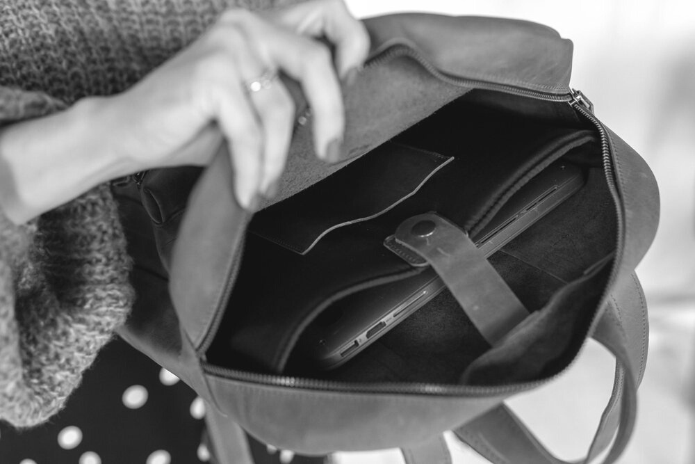 Чоловічий міський рюкзак ручної роботи арт. 511 з натуральної вінтажної шкіри темно-сірого кольору
