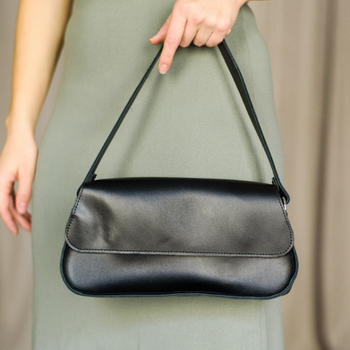 Женская сумка багет арт. 651 ручной работы из черной кожи с легким глянцем