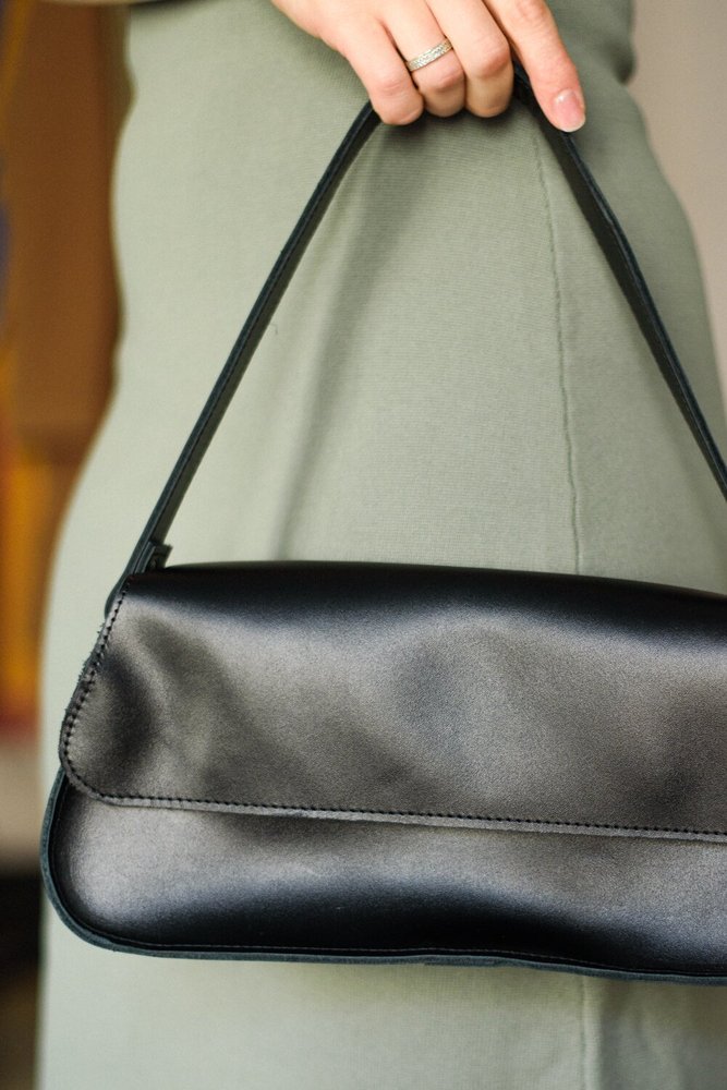 Женская сумка багет арт. 651 ручной работы из черной кожи с легким глянцем 651_brd Boorbon