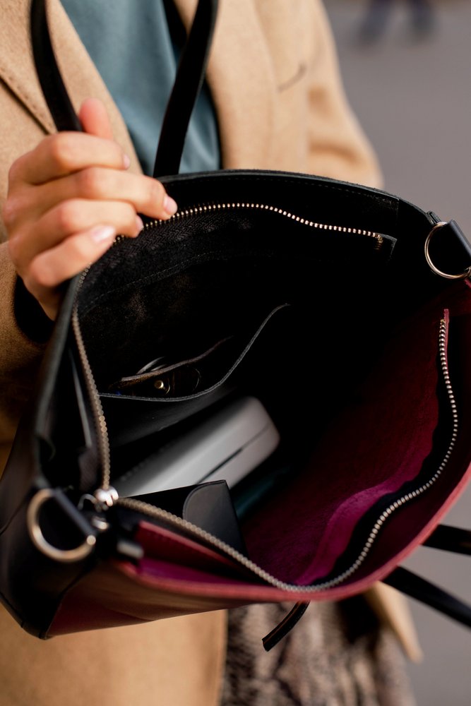 Жіноча сумка через плече ручної роботи арт. Z005 з натуральної шкіри з ефектом легкого глянцю бордового кольору z005_bordo  Boorbon