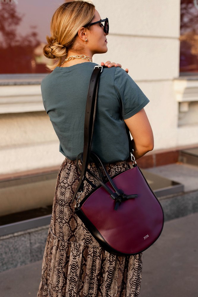 Жіноча сумка через плече ручної роботи арт. Z005 з натуральної шкіри з ефектом легкого глянцю бордового кольору z005_bordo  Boorbon