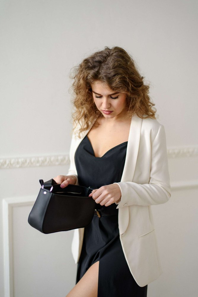 Витончена жіноча сумка арт. Baguette з натуральної шкіри з матовим ефектом чорного кольору