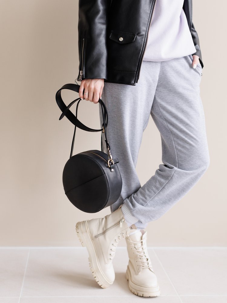 Круглая женская сумка через плечо арт. 630 ручной работы из натуральной винтажной кожи черного цвета 630_haki Boorbon