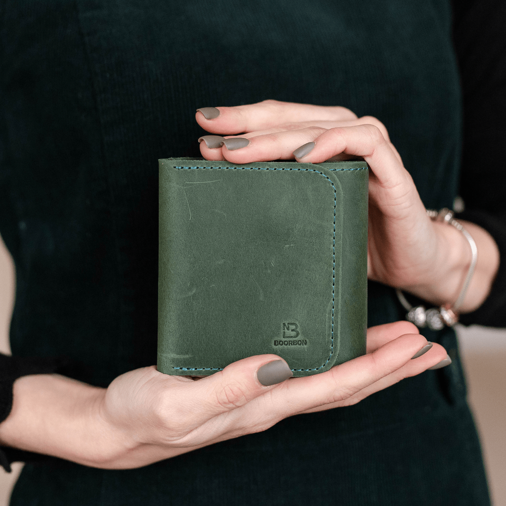 Жіночий гаманець на кнопці ручної роботи арт. 104 зеленого кольору з натуральної вінтажної шкіри 104_cognk Boorbon