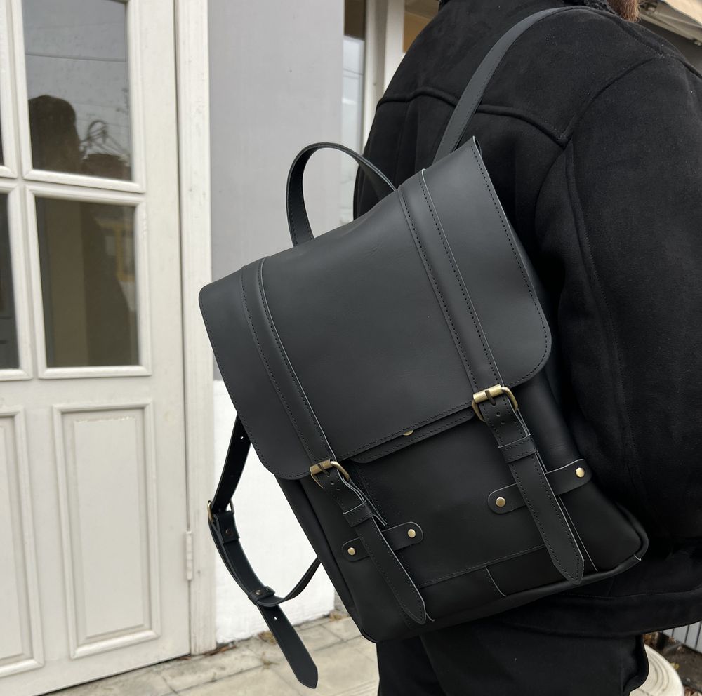Вместительный мужской городской рюкзак ручной работы арт. 501 из натуральной полуматовой кожи черного цвета 501_black_crz Boorbon