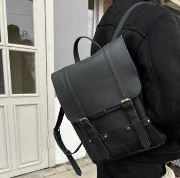 Місткий чоловічий міський рюкзак ручної роботи арт. 501 з натуральної напівматової шкіри чорногокольору 501_black_crz Boorbon